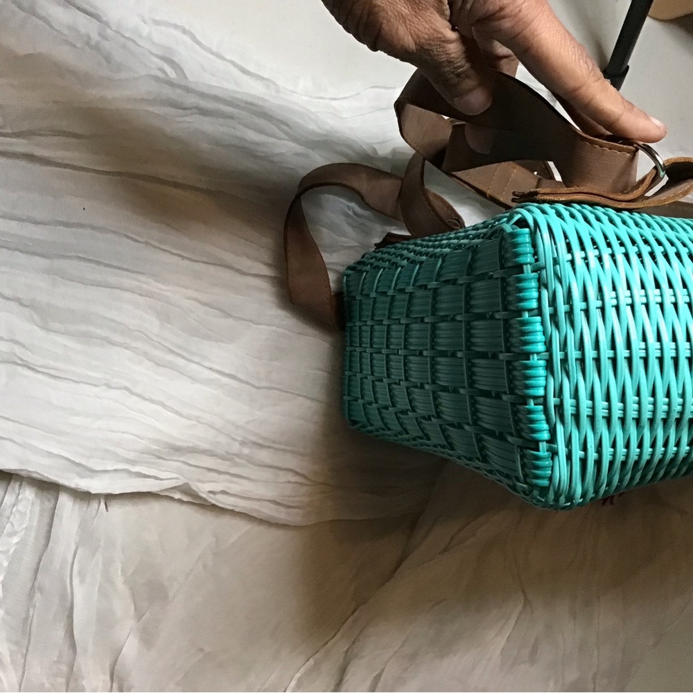 💕Woven backpack purse - Picture 3 of 6